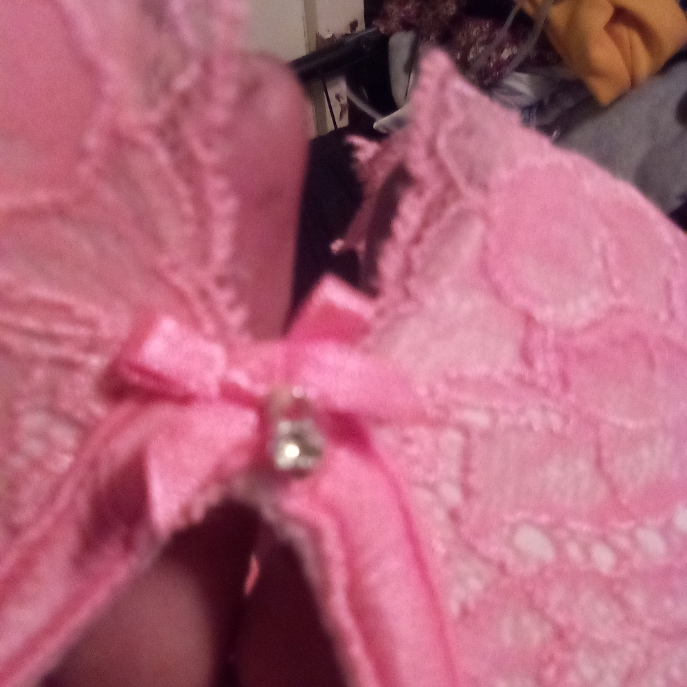 Victoria Secret Bra It has  underwrite.